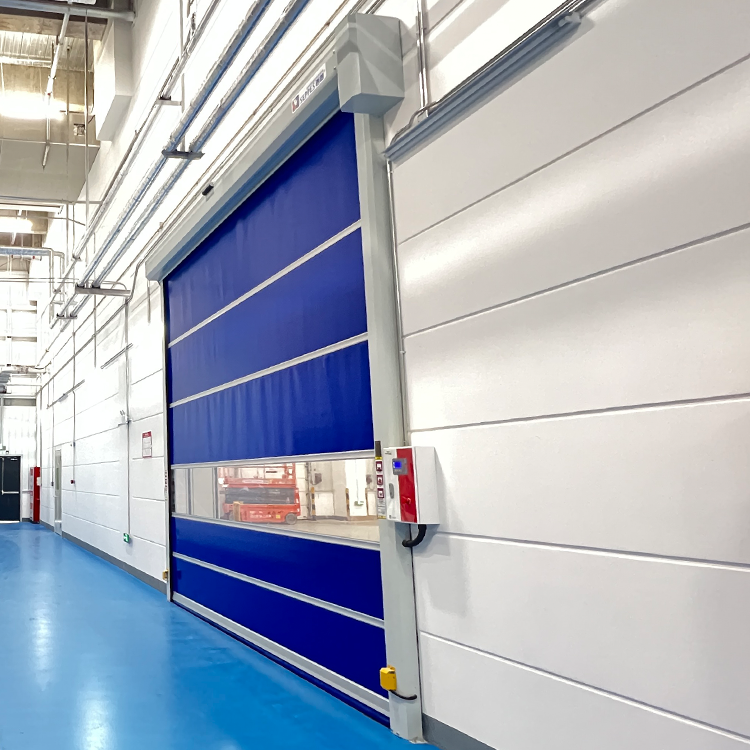 What are the special requirements for the design of fast doors in cleanrooms?